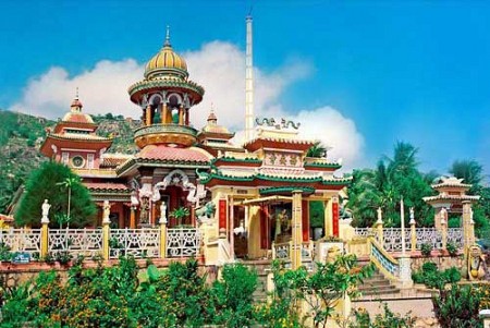 Chương trình 1 Ngày:  Chợ Nổi Cái Răng – Vườn Trái Cây – Mỹ Khánh – Chùa Hoa – Chùa Khmer